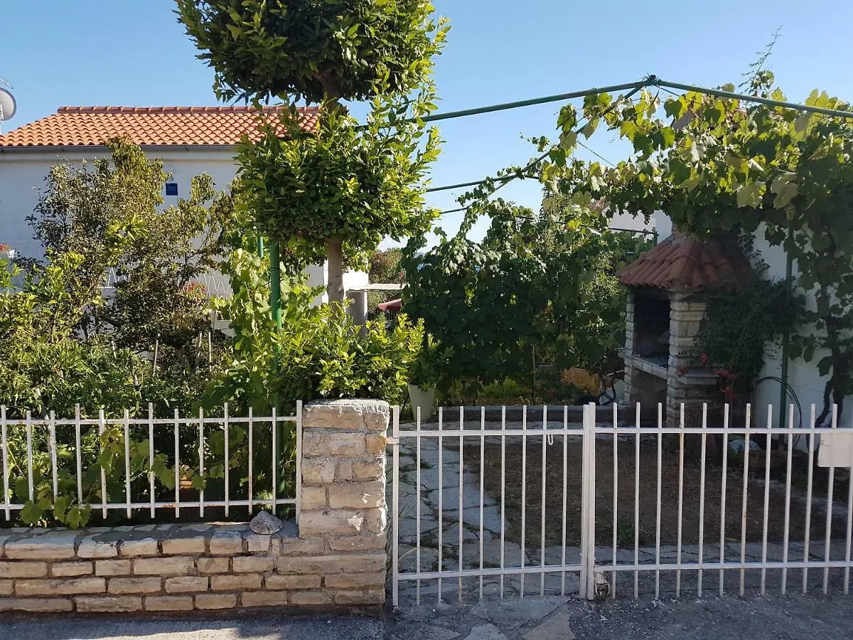 Apartman Roko Petrčane 0*,  Kroatien
